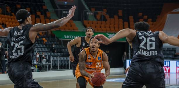 队内存在某 队内存在某