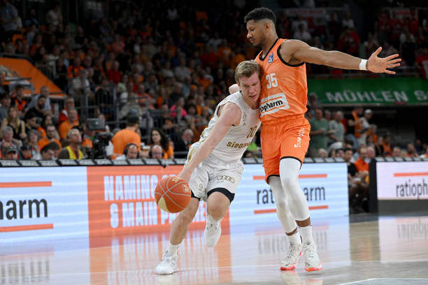 他在一次挡 他在一次挡